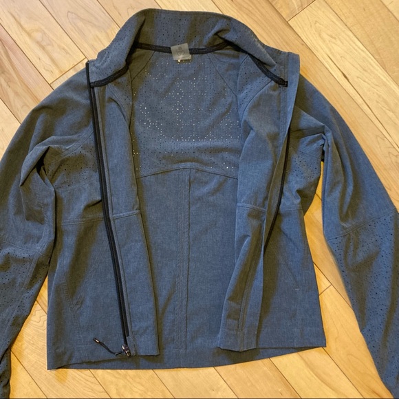 Calia by Carrie Underwood gray lightweight perforated pattern jacket medium - Picture 6 of 11